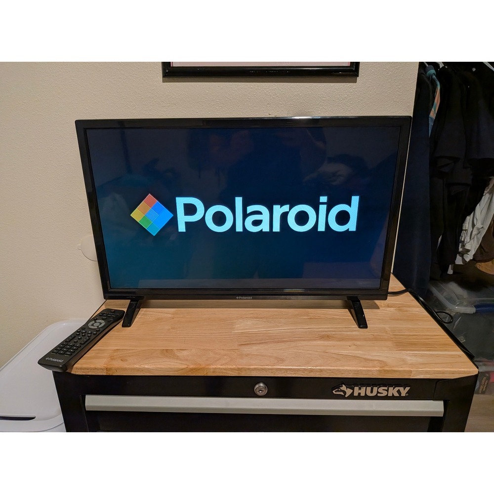 Polaroid 24GSD3000SA 24 inch 720p HD LED TV with Built-in DVD Player and Remote